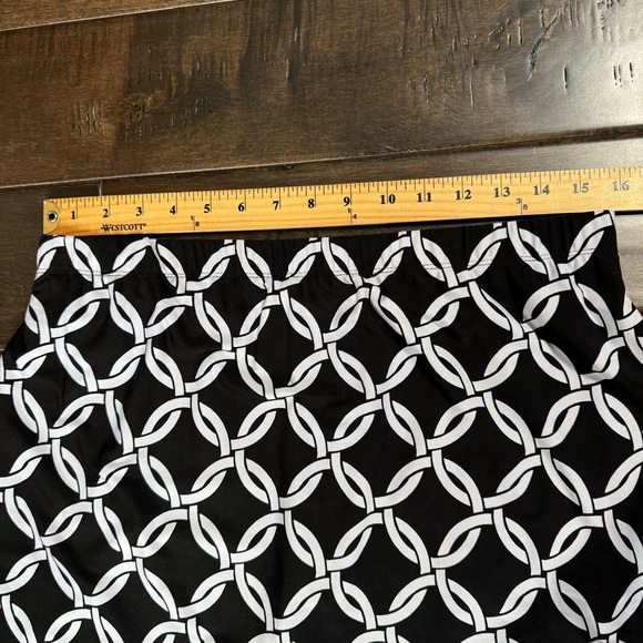 ❤️3/$30 Susan Graver Black White Geometric Chain Link Print Skort - Size M - Picture 7 of 8